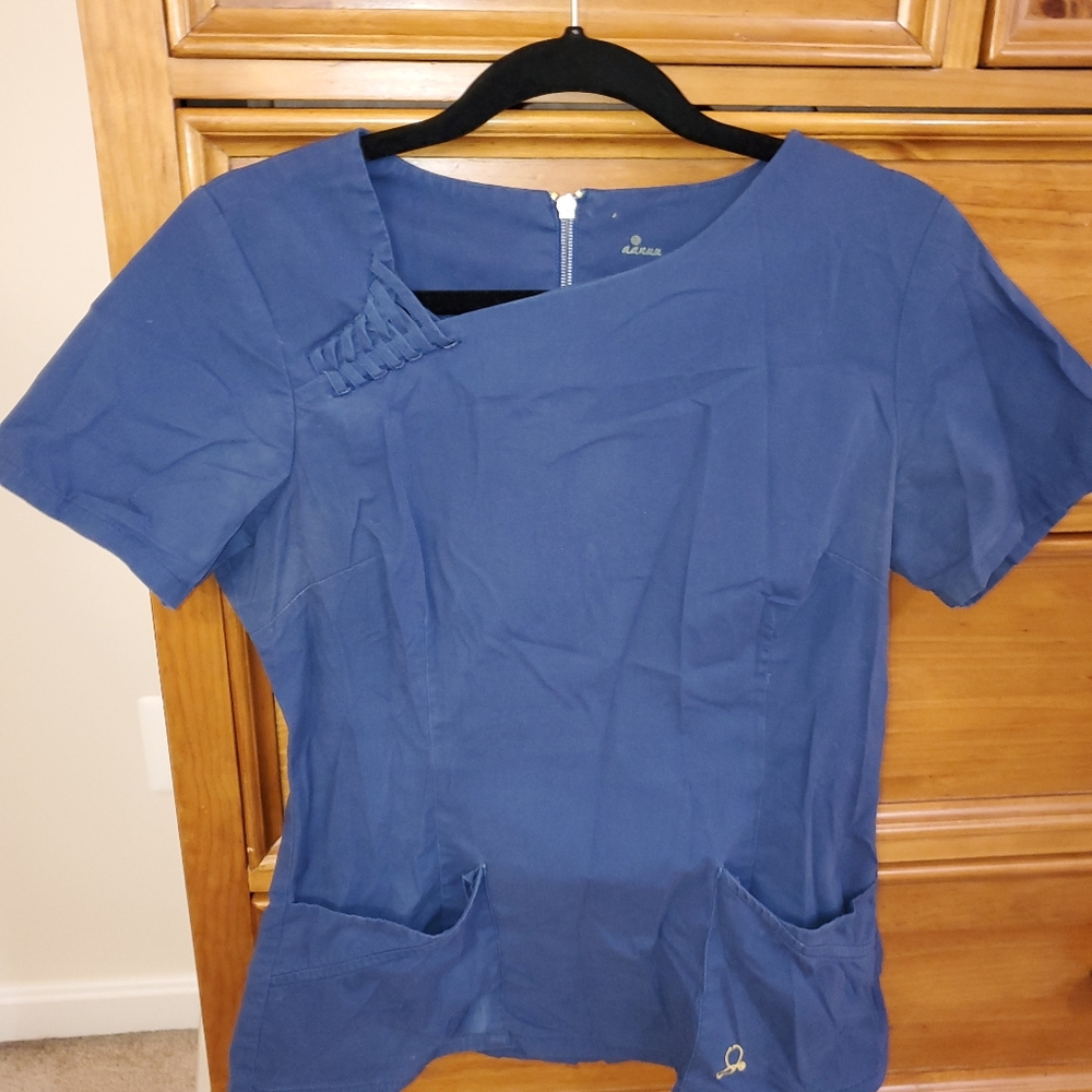 Scrub top
